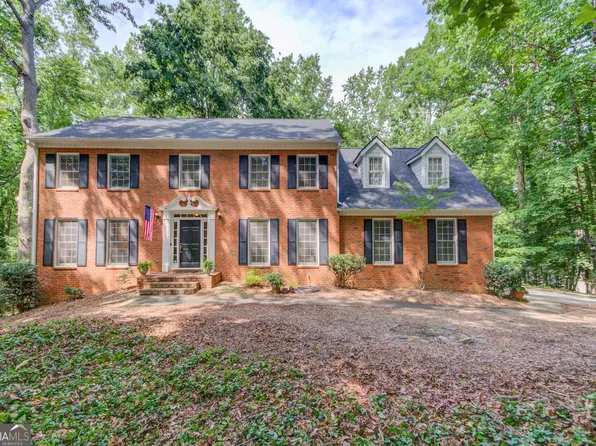 3741 Windhurst Dr SW, Lilburn, GA 30047