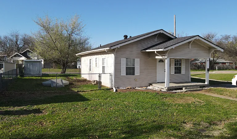 815 E Main St — Photo 5