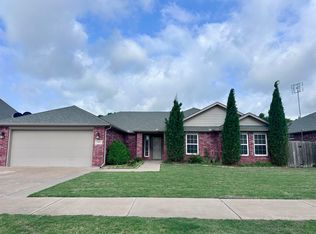 3614 Plantation Dr, Enid, OK 73703