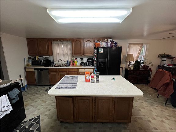 4th image of 2355 Glenbury St