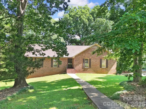 8927 Scarsdale Dr, Mint Hill, NC 28227