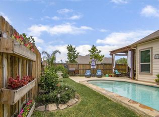 6907 Hunters Trace Ln, Baytown, TX 77521