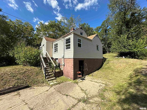 5th image of 213 Maywood Ave