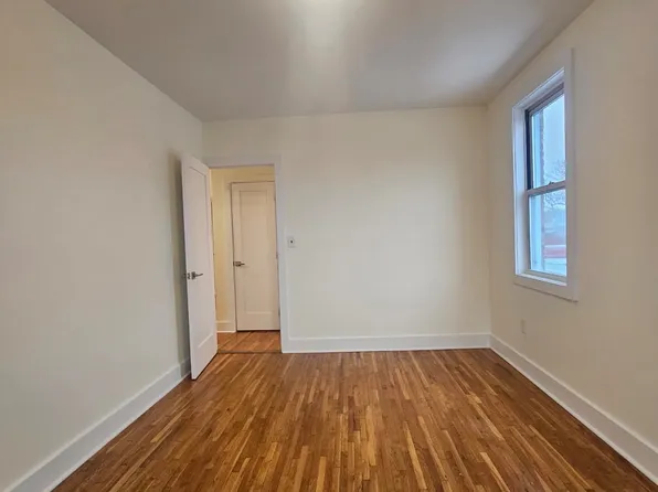 49-10 30th Avenue image 6 of 8