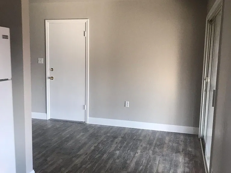 502 W Beverly Dr — Photo 3