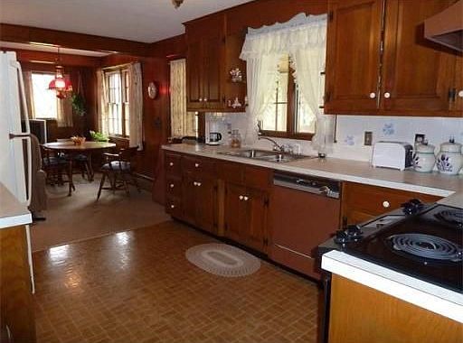Eat-In Kitchen