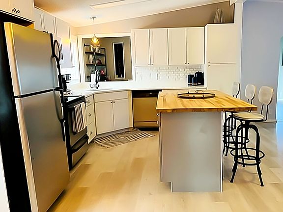 2nd image of 1249 Buena Vista Dr #1249