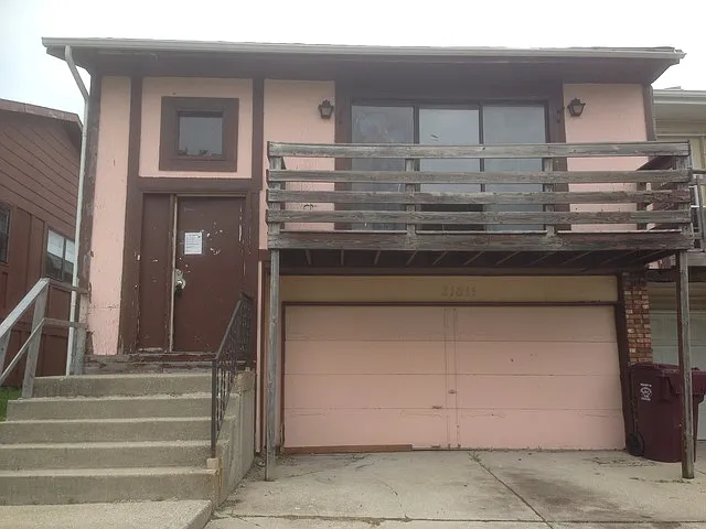 21811 Peterson Ave photo 1