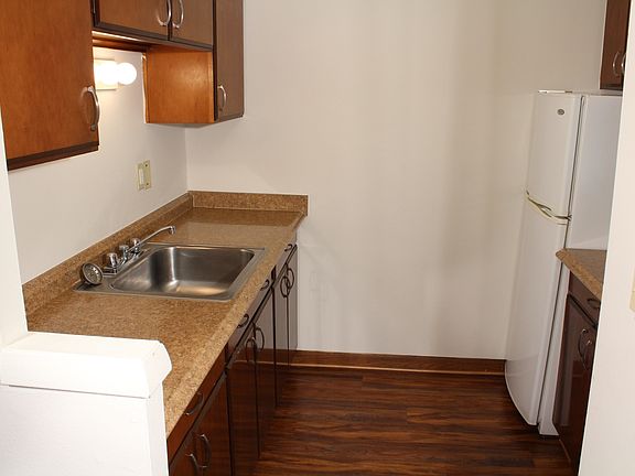 3rd image of 2545 N Maryland Ave