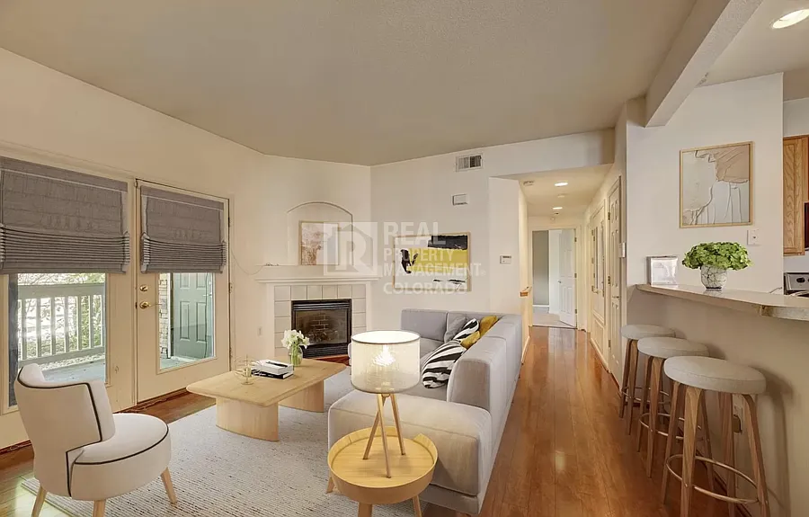 Beautifully Maintained 2-Bed, 2-Bath Main Floor Condo — Photo 2
