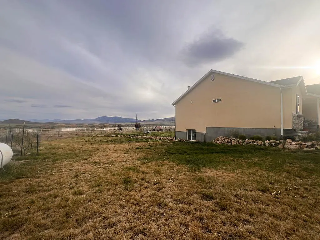Building Photo - 2959 W Rim Rock Dr