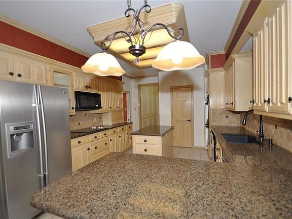 4th image of 6109 Belvidere Cir
