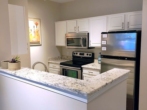 5th image of 903 Providence Pl APT 142