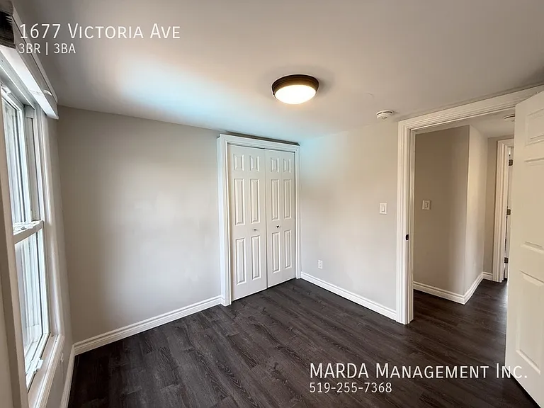 1677 Victoria Ave — Photo 25