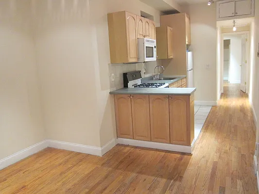 Rented by Chartwell Manhattan Realty | media 18