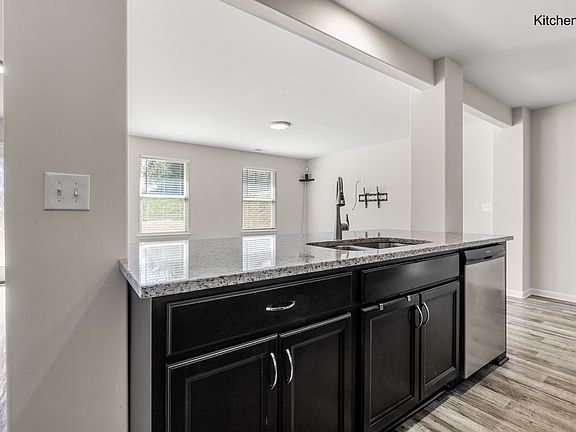 3rd image of 463 W Barr St