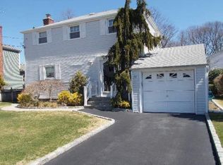 12 Roydon Dr W, North Merrick, NY 11566