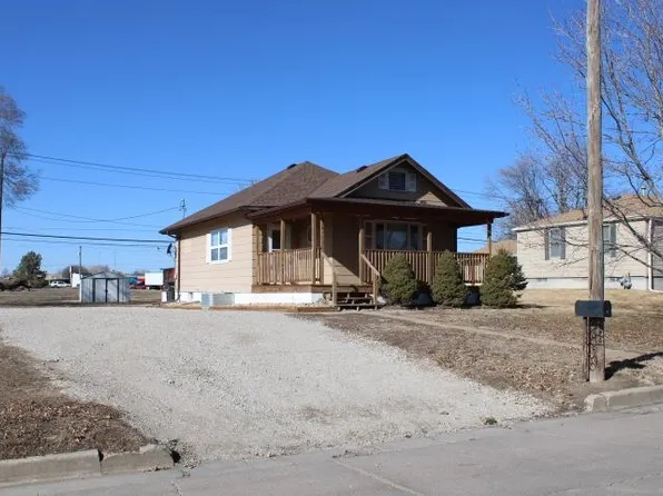 936 S Hastings Ave, Hastings, NE 68901