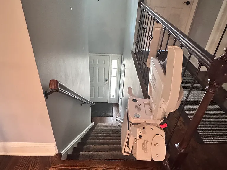 340 Danbury Ct — Photo 2