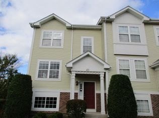 445 Holiday Ln, Hainesville, IL 60073