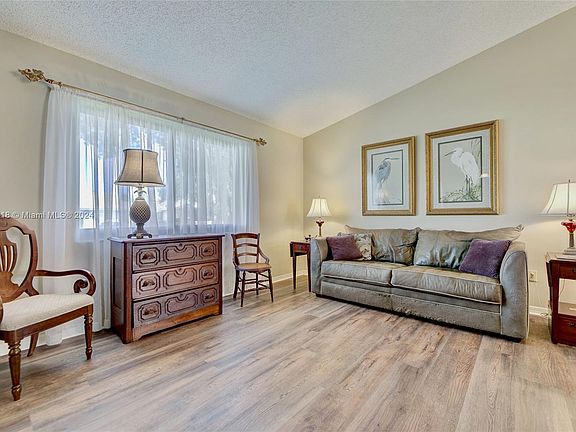 5th image of 5241 King Arthur Ave