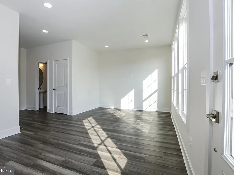 6722 Upland Manor Dr — Photo 34
