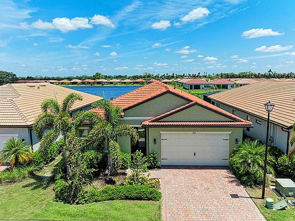 Beautiful Newer Home on a Lake