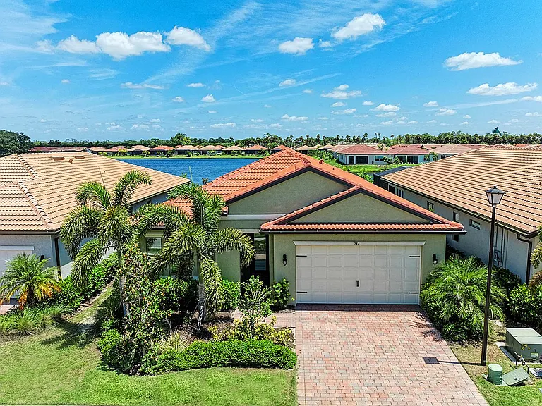 Beautiful Newer Home on a Lake