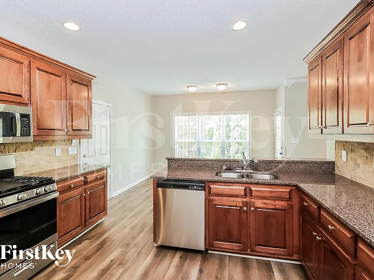 326 Hambrick Park — Photo 6