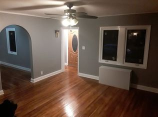 35 Irwin St, New Hyde Park, NY 11040