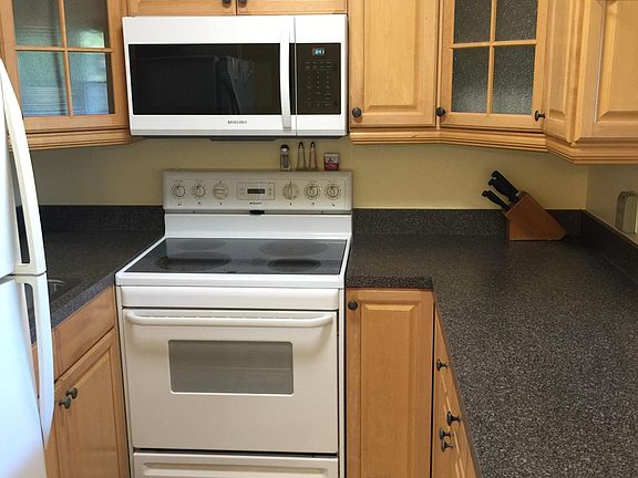 3rd image of 15 Cambridge Cir