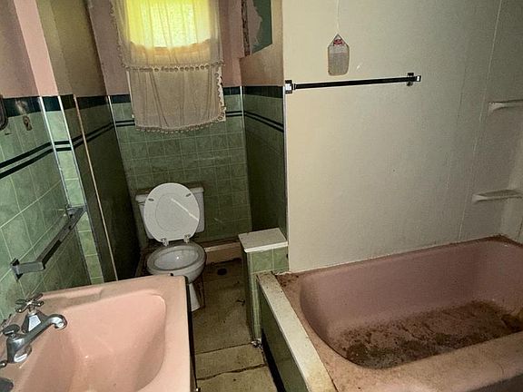 4th image of 2408 Academia Rd