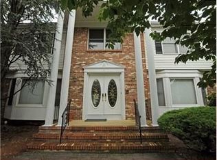 1 Marigold Ln, Marlboro, NJ 07746