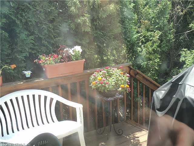 2nd image of 962 S Main St #3
