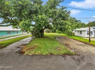 306 Union St, Bay Saint Louis, MS 39520