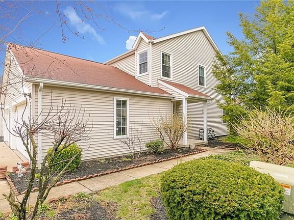 2nd image of 1667 Sugarbush Ct
