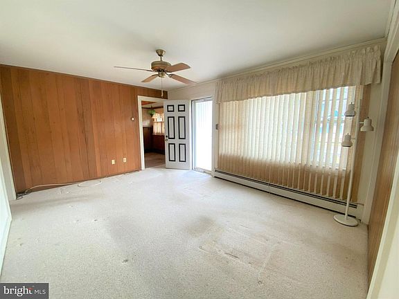 4th image of 218 Willow Ave
