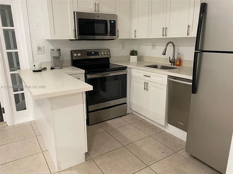 1 Edgewater Dr #103 — Photo 4