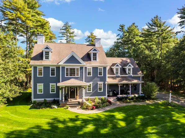 14 Commons Dr, Carver, MA 02330