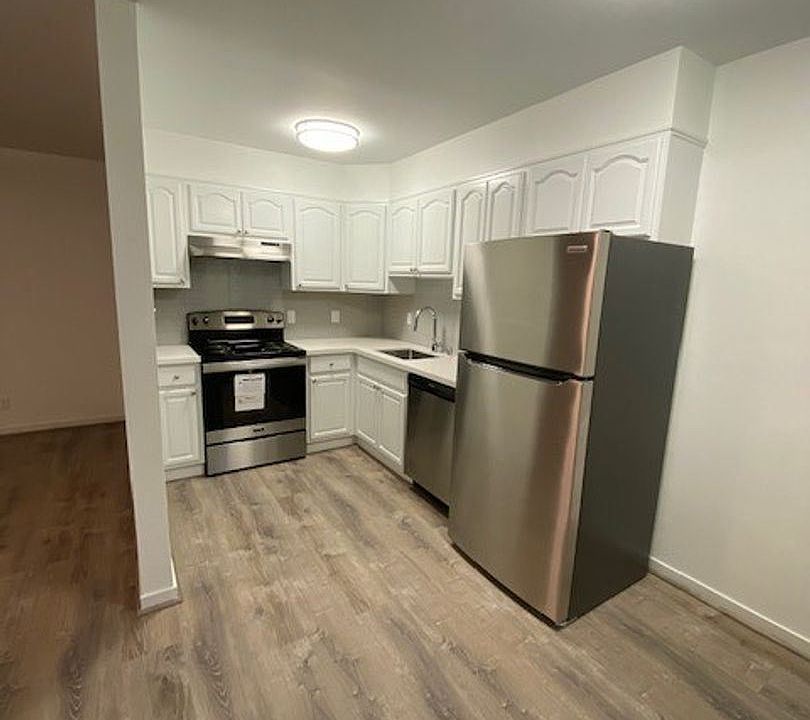 1st image of 675 Monterey Blvd APT 10