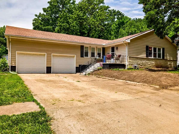323 Lincoln Ave, Holton, KS 66436