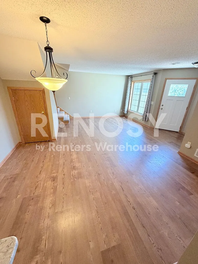 Available September 14th 3 Bedroom 2 Bath Townhouse in Waconia — Photo 4