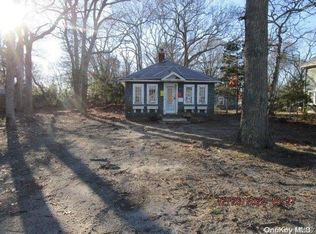42 Argonne Rd E, Hampton Bays, NY 11946