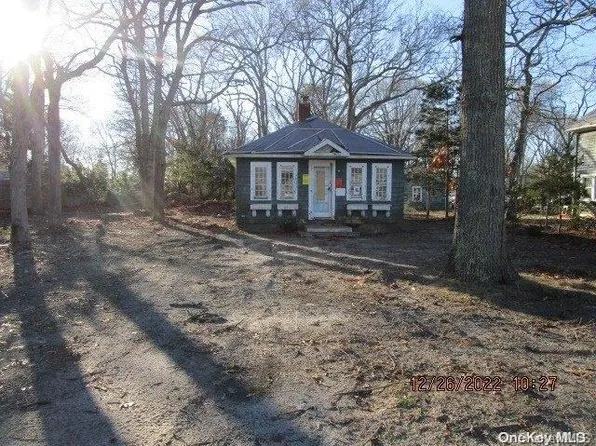 42 E Argonne Road, Hampton Bays, NY 11946