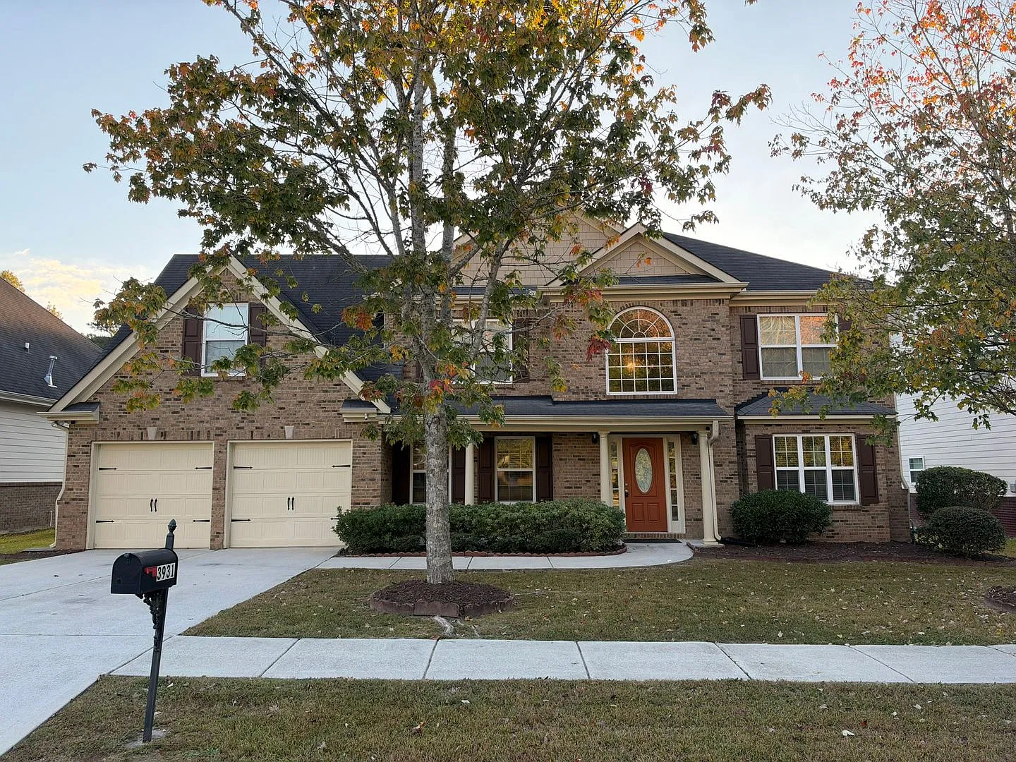 Spacious 4-Bedroom Home with almost 3,000 Sq Ft, Dual Fireplaces & Fenced Backyard! — Photo 2