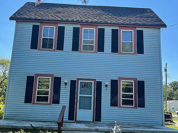 2nd image of 301 Clay St