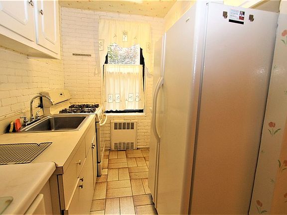 2nd image of 2212 Plumb 1st St APT 1F