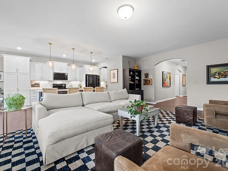 157 Montgomery Pl — Photo 2
