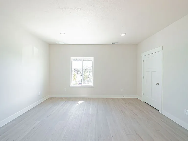 351 E Lorene St — Photo 20