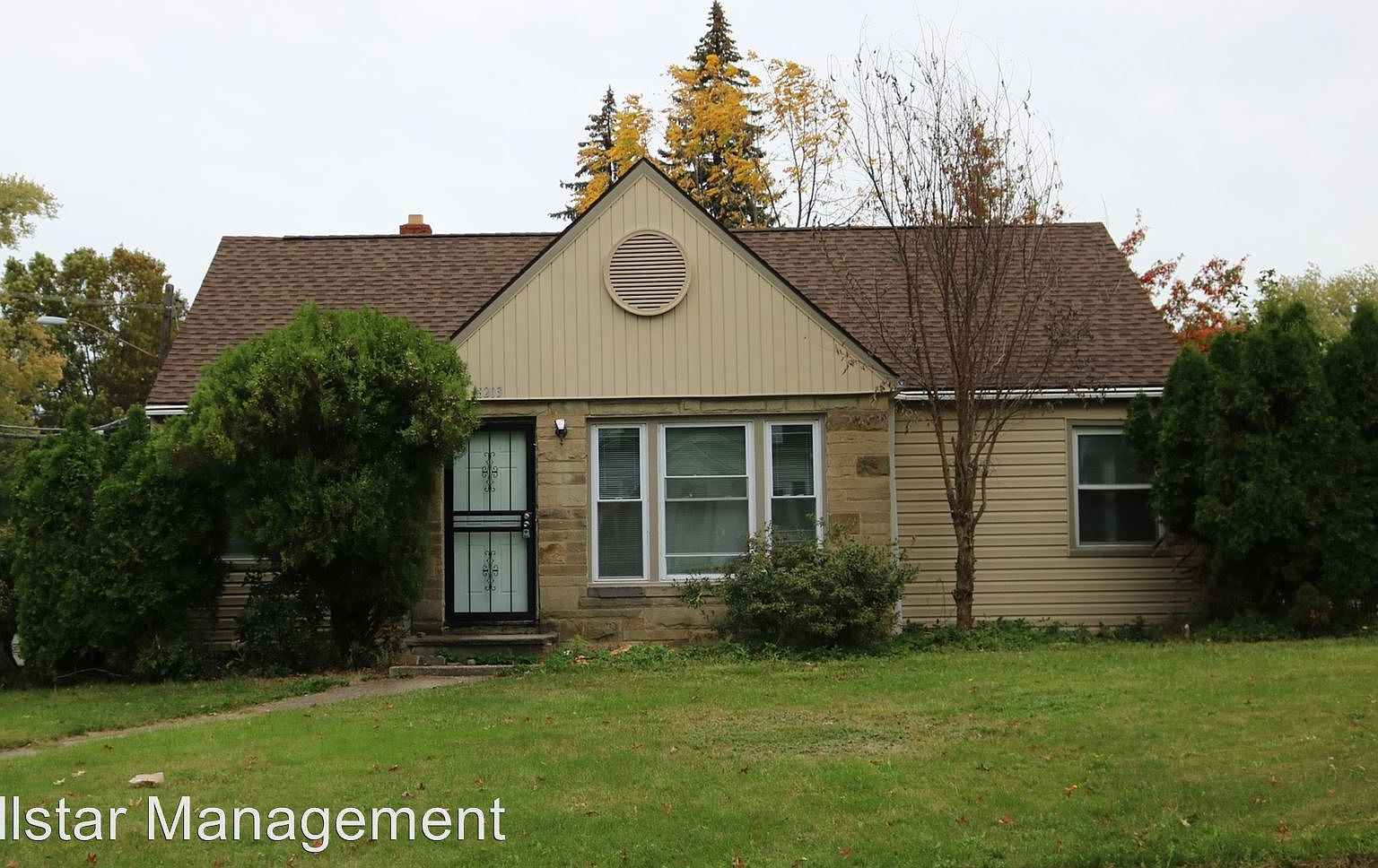 とよ 18203 Highland Dr, Maple Heights, OH 44137 | Zillow